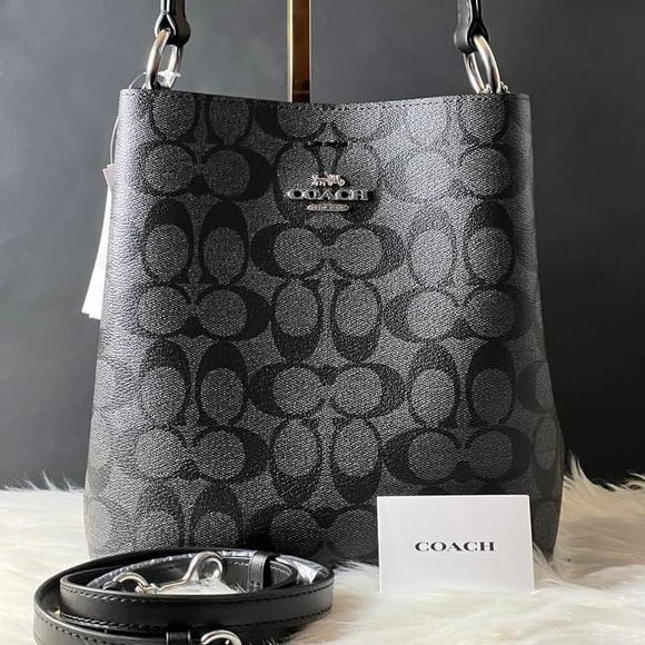 💰SOLD - 2312 - Coach Small Town Bucket Bag in Signature Canvas - Picture 9 of 10